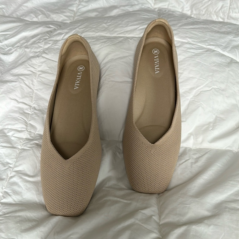 Vivaia Margot 2.0 square-toe-“ v-cut flats. New & never worn